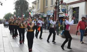 Música, bailes típicos y mucha alegría en pasacalles que recorrió el centro de La Serena 