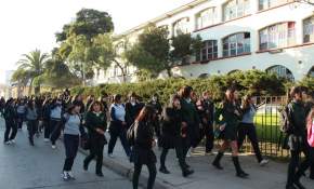 Estudiantes de Liceo Gabriela Mistral y Gregorio Cordovez detenidos tras fallida toma