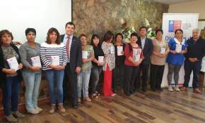 Dirigentes sociales de Andacollo reciben guía de fondos concursables para fortalecer su gestión