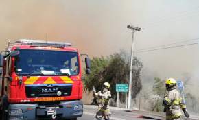 Alerta Roja por incendio forestal en Monte Patria: Fuego amenaza a bencinera